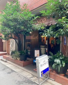 カフェ・ビアンコ店舗入り口